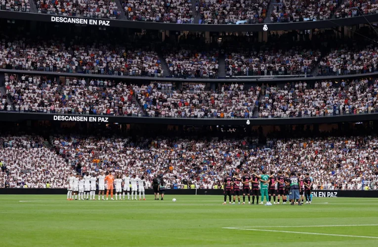 Minuto de silencio en el Bernabéu