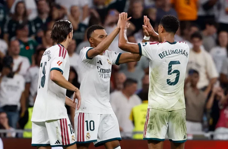 Goleada con un doblete de Mbappé