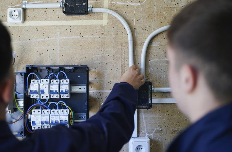 La Comunidad de Madrid amplía los beneficiarios de ayudas directas para la formación de jóvenes desempleados