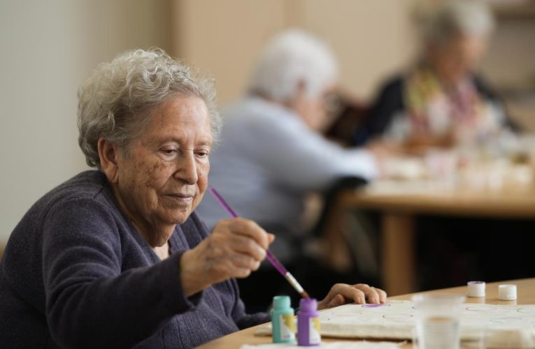 La Comunidad de Madrid renueva el convenio con el Ayuntamiento de Valdemoro para garantizar la atención de personas mayores