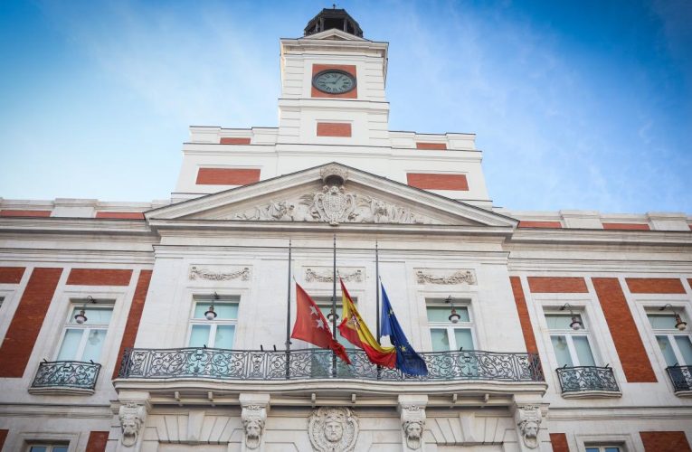 Díaz Ayuso decreta tres días de luto oficial en la Comunidad de Madrid en memoria a las víctimas del accidente ferroviario